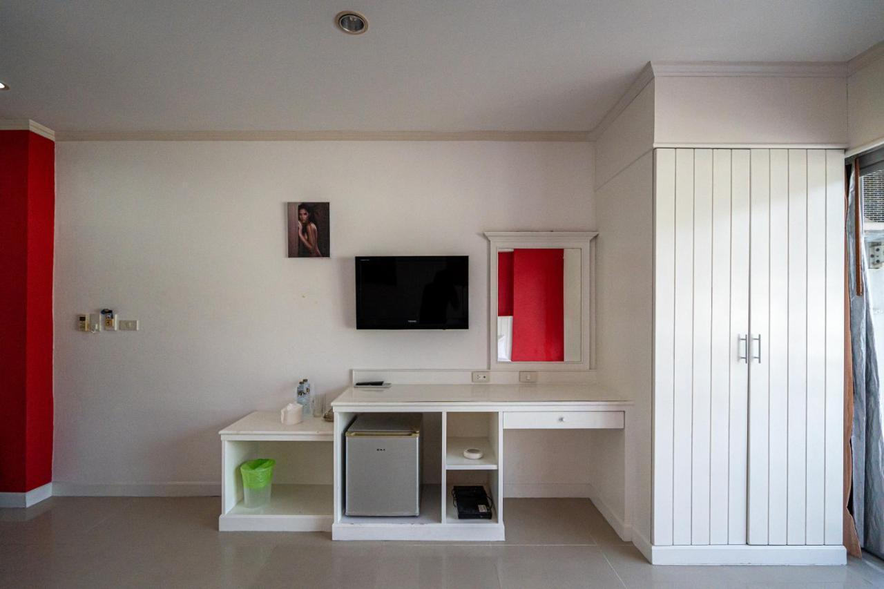 Santi White House Patong Exterior foto