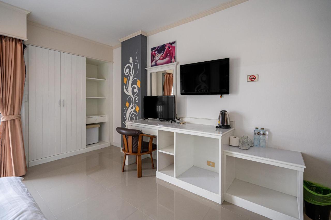 Santi White House Patong Exterior foto