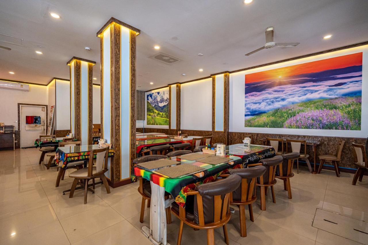 Santi White House Patong Exterior foto