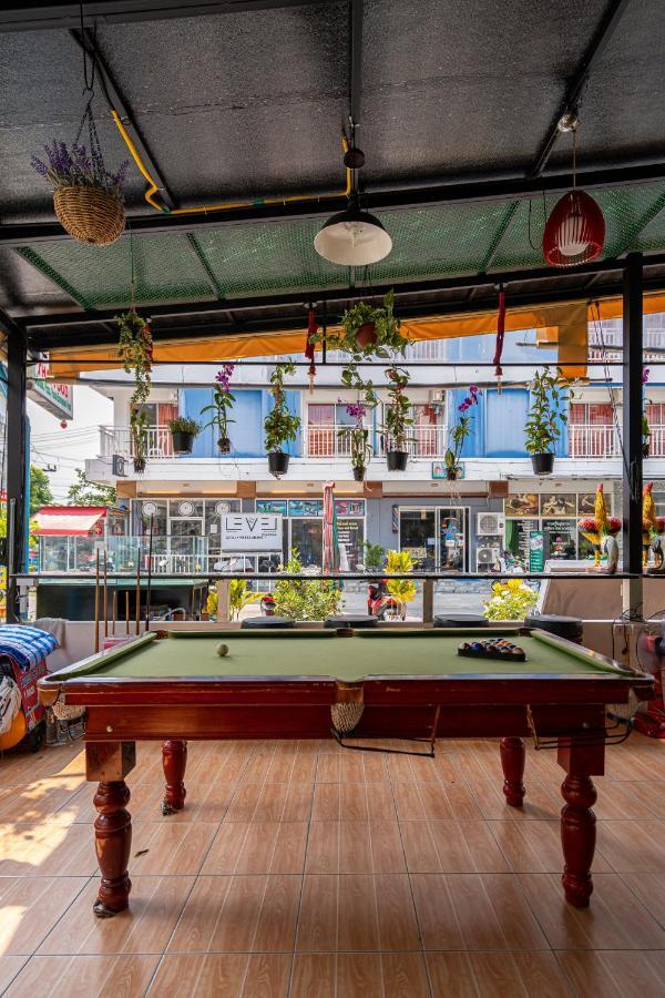 Santi White House Patong Exterior foto